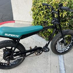 Super 73  bike( for parts only  make short circuit when i plug charger)