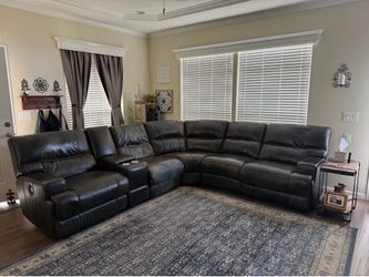 Large Leather Reclining Sectional – 3 Recliners – Excellent Condition