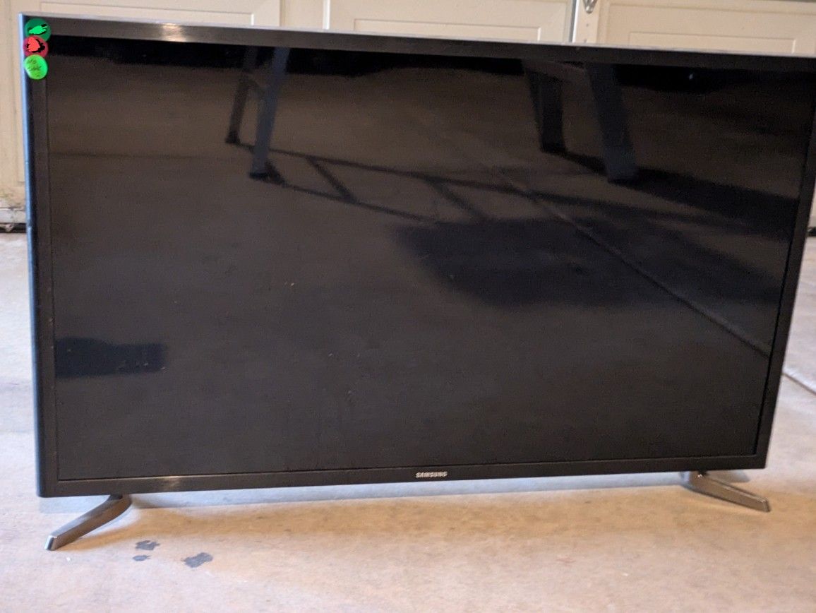 Samsung 32" Smart TV