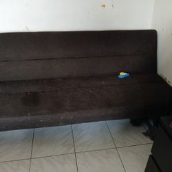 Sofa.  Cama.  Por  40