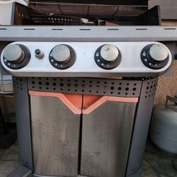 BBQ Grill. Comes With Tank $30