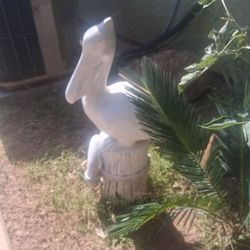 Pelican cement Decor (2ft)