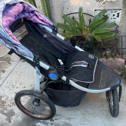 Three wheel stroller