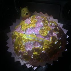 Ramo Buchón 75 Eternal Roses Winnie The Pooh Bouquet 💛💗