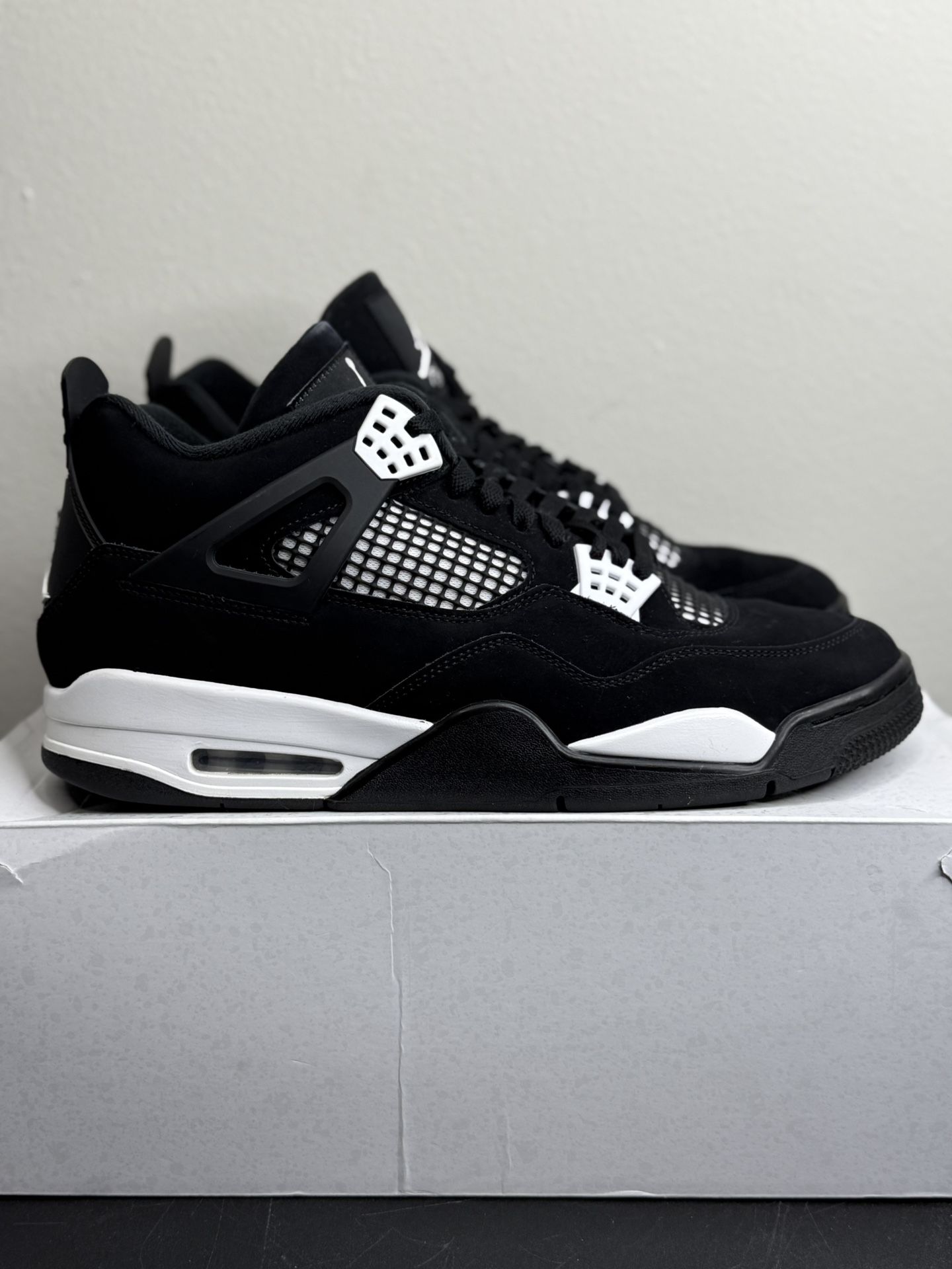 Air Jordan 4 “White Thunder” Size: 13M (Lightly Worn)