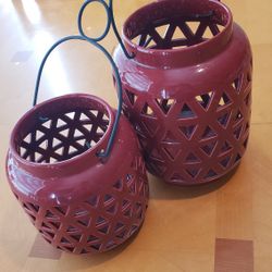 2 Beautiful Terracotta HangPots/Candle Holder(2)Sizes-Table Topl $15.Both(2)-like new
H:8",W:mouth 5",interior 6 1/2", Both N- 