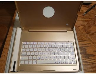 Note Kee F8 Slim Claimshell Ipad Cover ipad pro 9.7"Keyboard Case (New in Box)