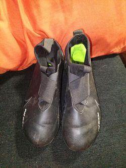 Nike kids Air zoom soccer shoes size Y6