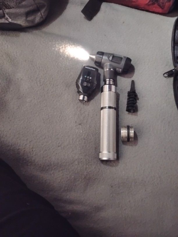 Welch Allyn

Welch Allyn 3.5 V Rechargeable Halogen HPX Diagnostic Set including Coaxial Ophthalmoscope