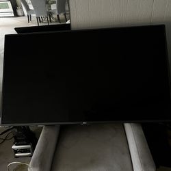 28x49 Tv  LG