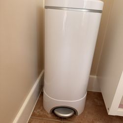 Munchkin Step diaper pail White