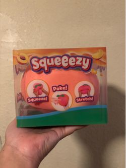 Squeeezy peach squishy