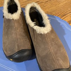 Néw Womens Keen Dry Bailey Brown Nubuck Slip Ons Size 8