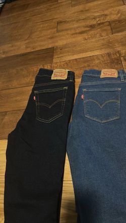 Levi’s de mujer original size 27/29 semi nuevos $30 por los 2