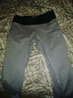 Like new nike dri fit leggings. Small. 25.00$ worn 3 times. Like new.