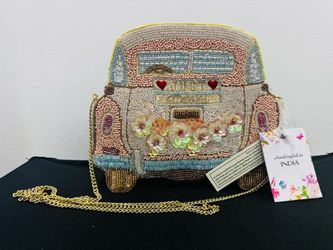 HANDMADE BEADED HANDBAG 3D FEATURING AN EXQUISITE NEWLYWED CAR DESIGN SIZE: M