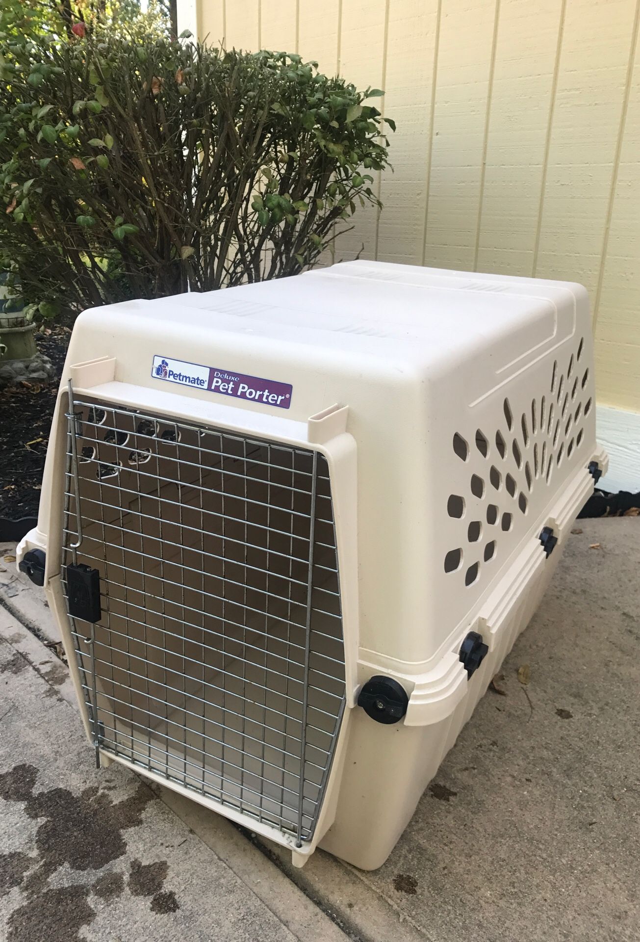 PETMATE DELUXE PET PORTER LARGE 36" L x 24 1/2 " H for Sale in