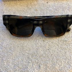BRAND NEW BURBERRY SUNGLASSES 