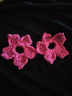 2pcs Crochet Flower Scrunchies in Pink