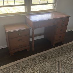 Desk And Drawers 