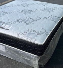 Set full size mattress and box spring