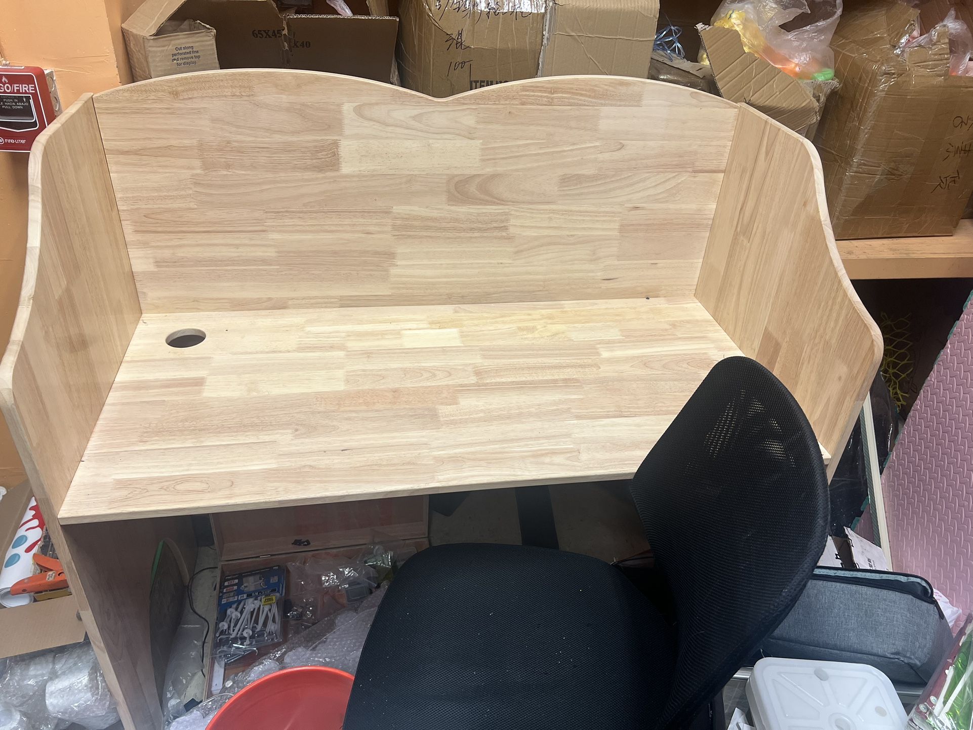 Desk 48x24x28in