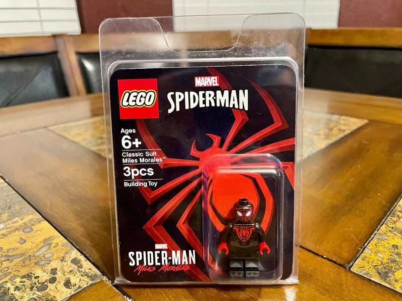 LEGO MARVEL SPIDERMAN MILES MORALES MINI FIGURE 2020 SDCC VERY RARE!