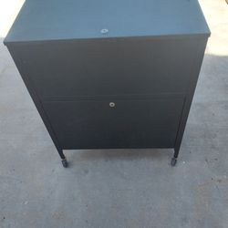 Vintage file cabinet with the storage. Have a key, good condition.