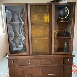 Vintage Mid-Century Modern Hutch / China Cabinet – Stunning Retro Design