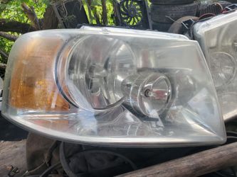 2003 Ford Expedition Headlights