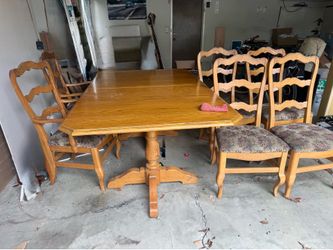 Solid oak dining table + 6 chairs- FREE