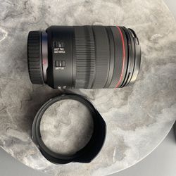 Canon rf 24-105mm f/4l is usm lens With Lens Hood