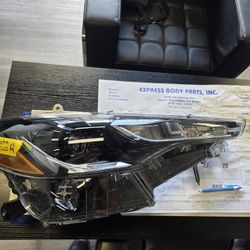 2024 Toyota Corolla Cross Headlight Right Side 