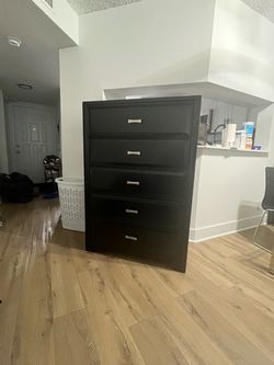 Black 5-Drawer Chest Dresser