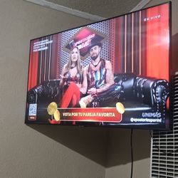 Samsung Smart TV 55 Inch  Good Conditions 2022 Año) bendo TV Con Vase De Pared No Free ,