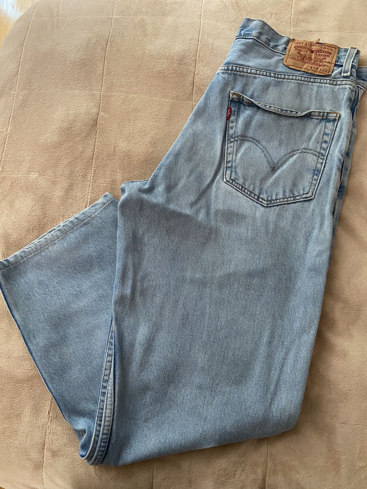 MEN’S LEVI’S (relaxed fit)