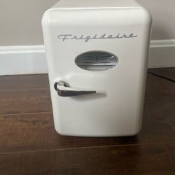 Mini Frigidaire