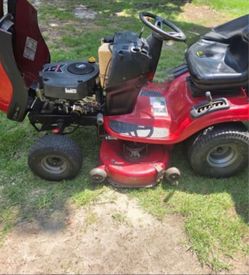 Mower 🚜 tractor 21 ho auto drive — just serviced