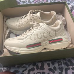 Gucci Shoes size 8.5