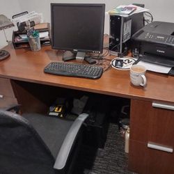 New Post Oct/ 24 - Office Desk ' Moving Must Sell"
