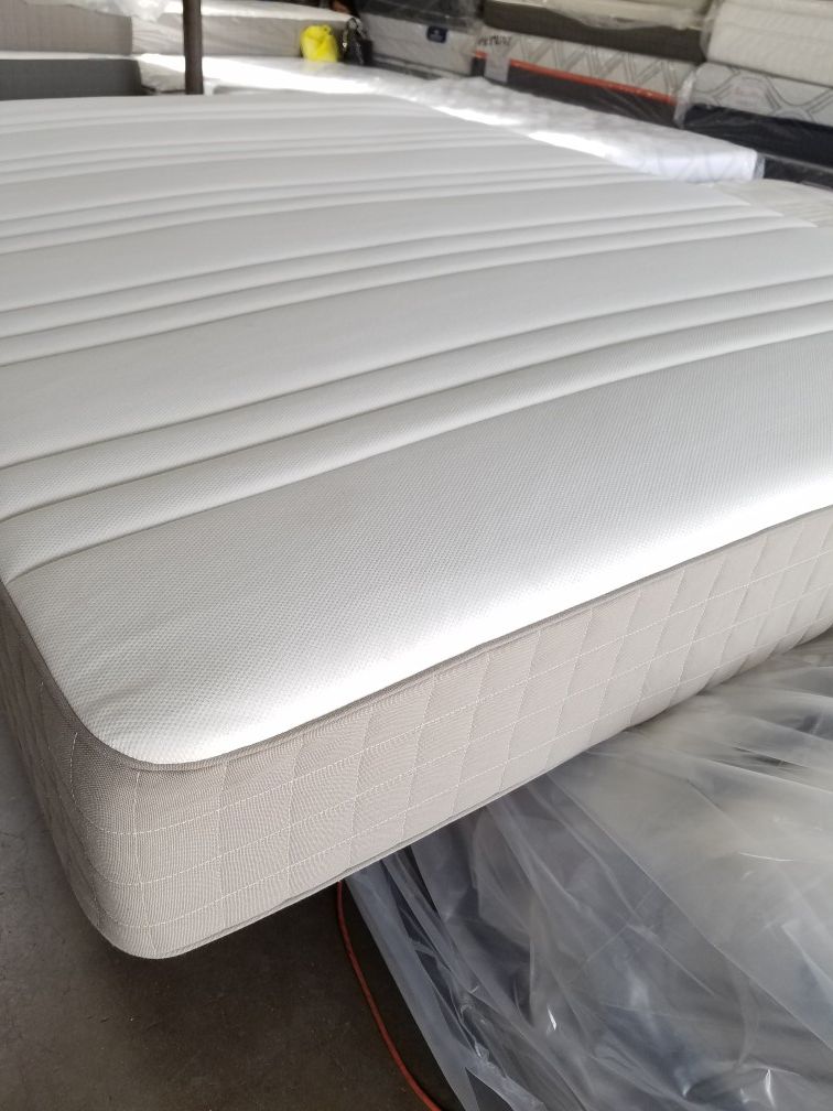 QUEEN SIZES MATTRESS FIRM INDIVIDUAL POCKETED COILS