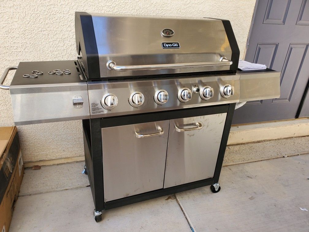 Dyna-Glo  Premier 6-Burner Propane Gas Grill in stainless steel