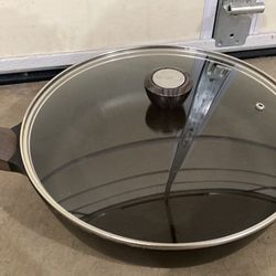 Skillet cooking pan w/lid Great Condition