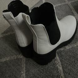 White boots forever 21