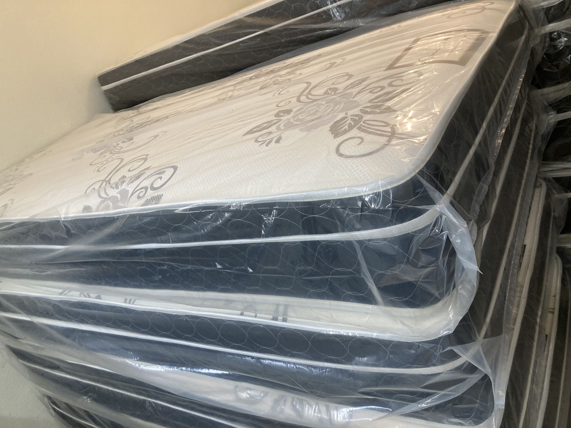 Desert Queen Mattress And Foundation Delivery 