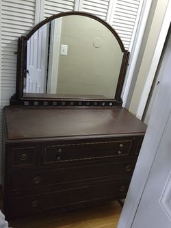 Berkey Gay Antique Dresser With Mirror