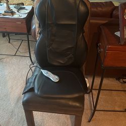 Massaging mat for chair