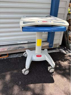 Adjustable cart podium