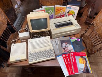 AppleIIC Computer Go90H 1984 Color Monitor Software Manuals