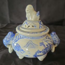 Mid-20th Century Vintage Antique Chinese Blue And White Ginger Jar 